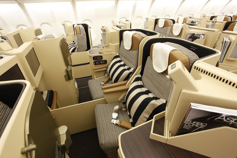 Would you prefer Etihad's fully flat Pearl Business Class seats...